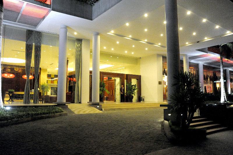 Muong Thanh Holiday Hue Hotel Екстер'єр фото