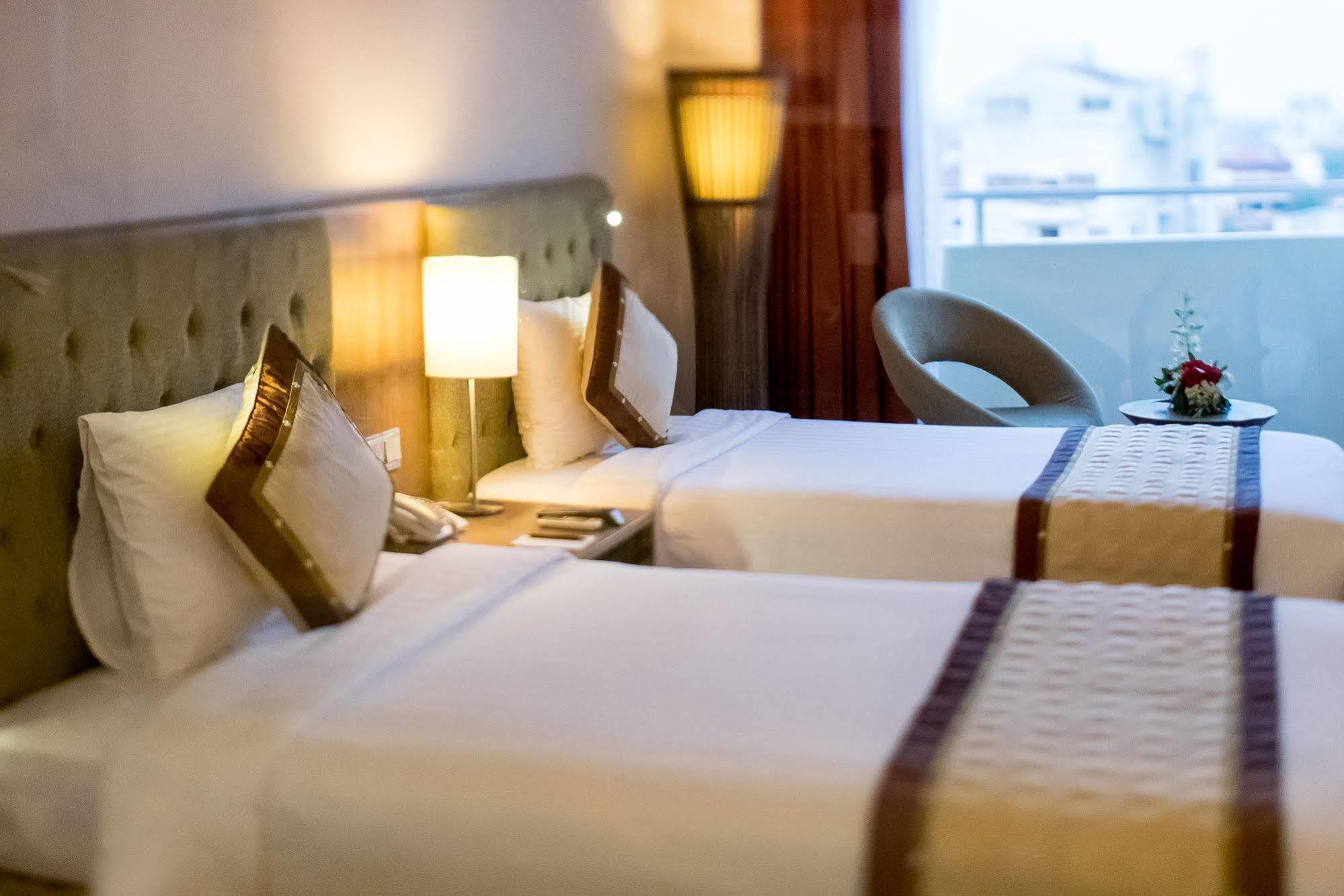Muong Thanh Holiday Hue Hotel Екстер'єр фото